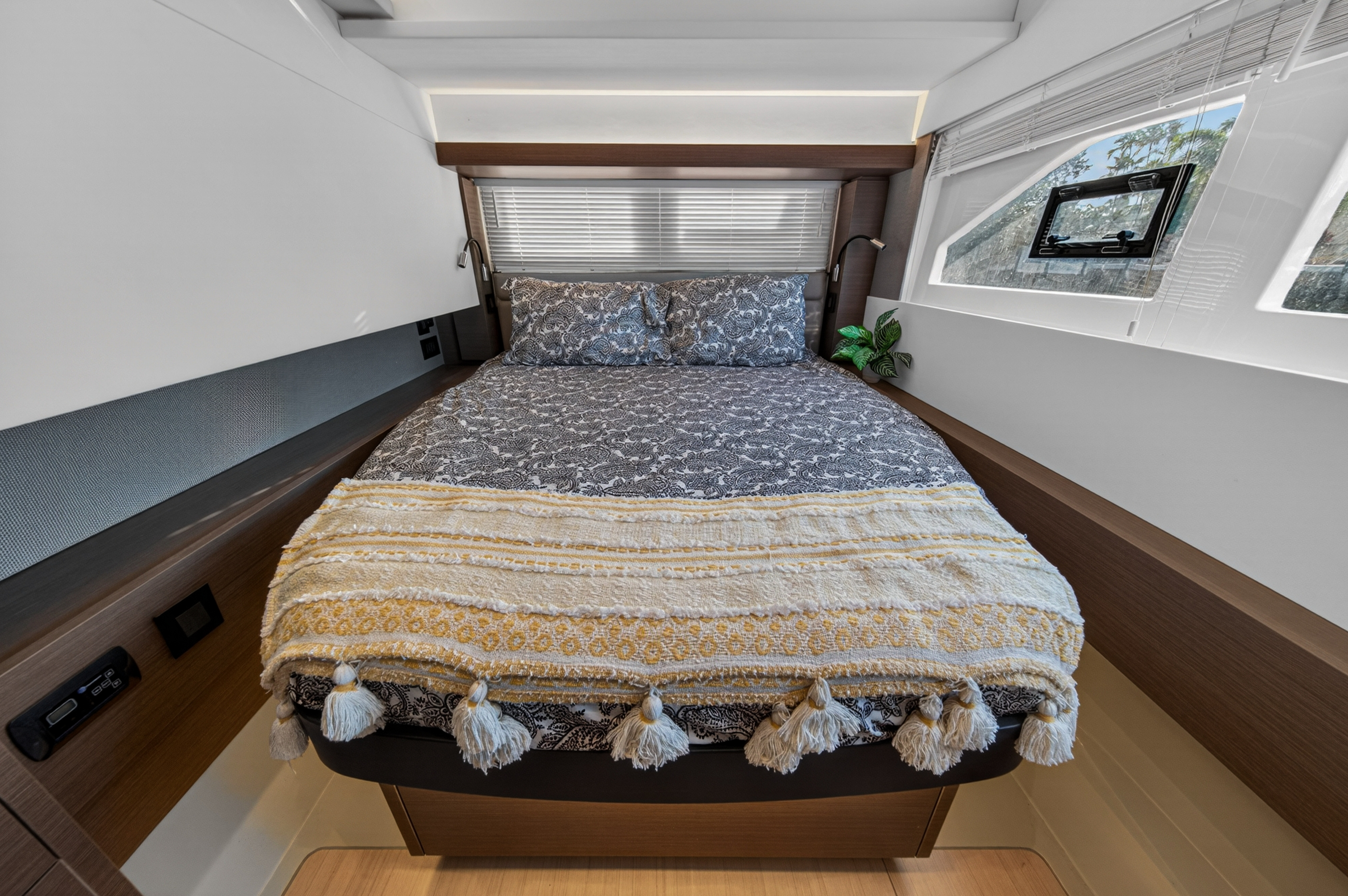 Boat image 102